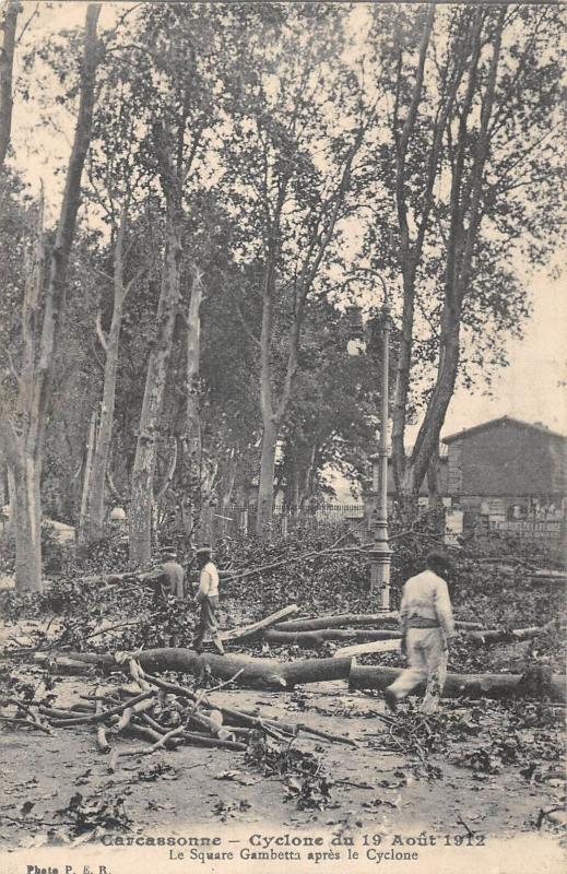 Carte postale ancienne Carcassonne - Cyclone De 1912 - Le Square Gambetta à Carcassonne