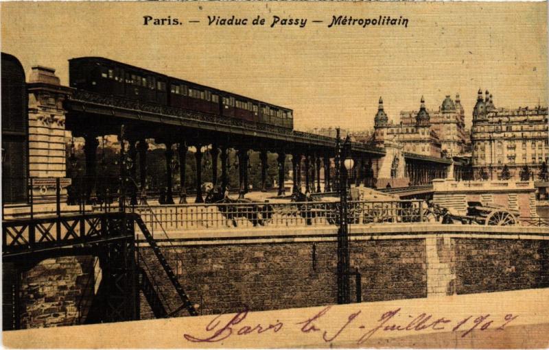 Carte postale ancienne Viaduc de Passy - Métropolitain à Paris 15e