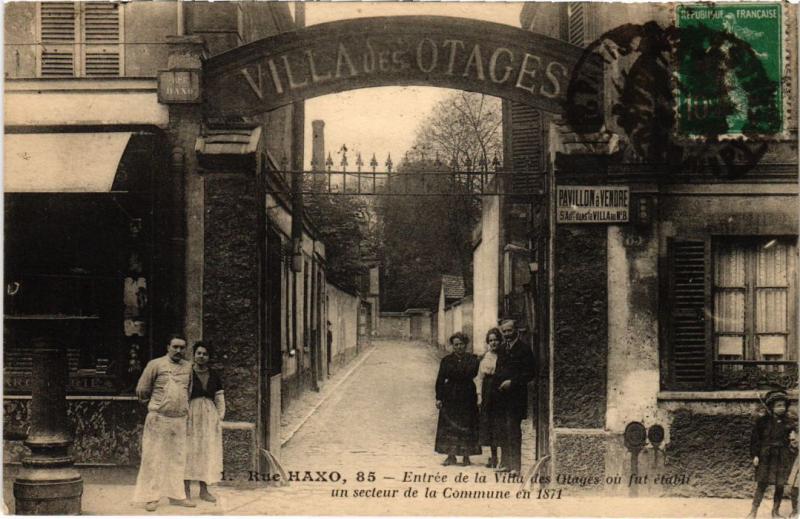 Carte postale ancienne Rue Haxo, 85 - Entrée de la Villa des Otages à Paris 20e