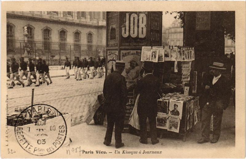 Carte postale ancienne Un Kiosque à Journaux à Paris 1er
