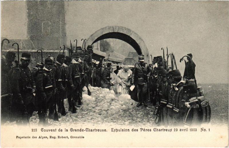 Carte postale ancienne Couvent de la Grande Chartreuse Expulsion des Peres 1903