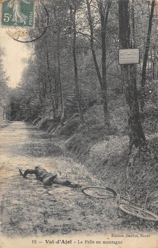 Carte postale ancienne Val D'Ajol - Une Pelle En Montagne