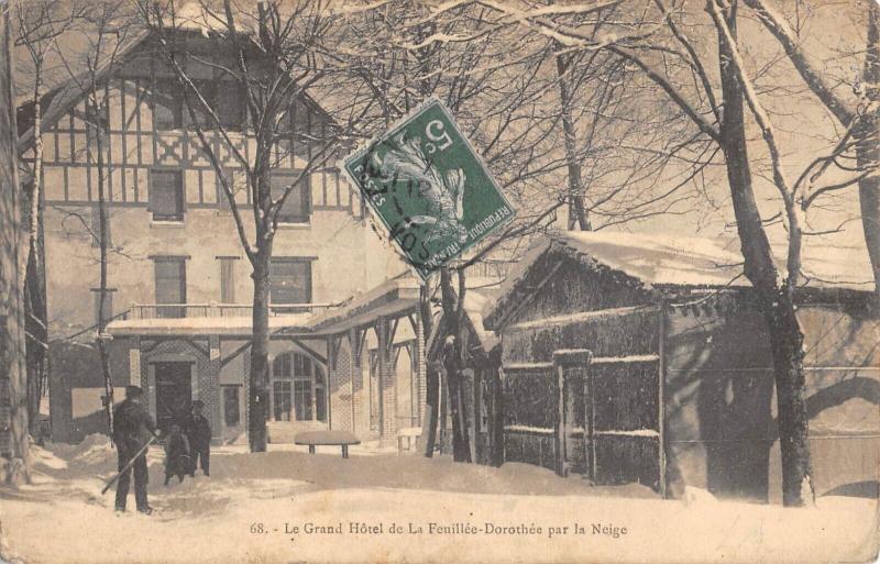 Carte postale ancienne Le Grand Hotel De La Feuillee Dorothee Par La Neige à Grand