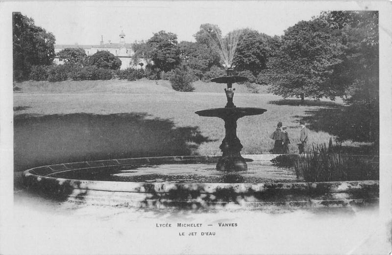 Carte postale ancienne Vanves - Lycee Michelet - Le Jet D'Eau à Vanves