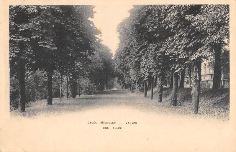 Carte postale ancienne Vanves - Lycee Michelet - Une Allee à Vanves