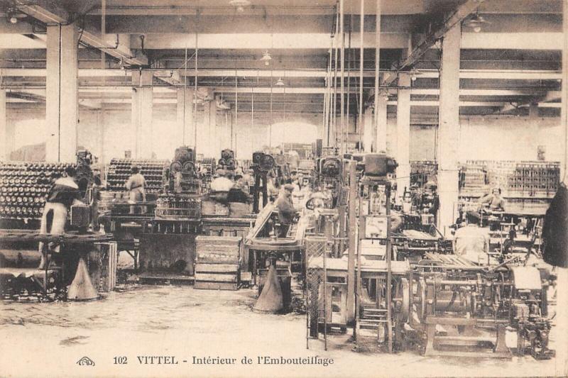 Carte postale ancienne Vittel - Interieur De L'Embouteillage à Vittel