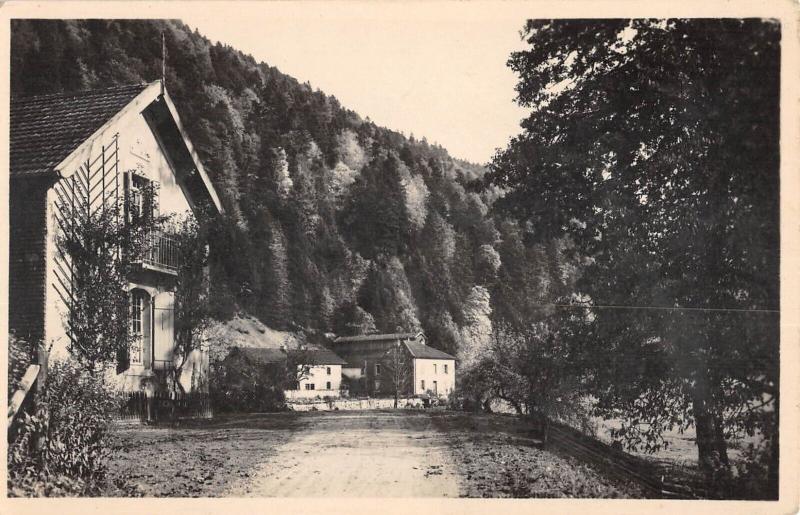 Carte postale ancienne Val D'Ajol - La Maison Forestiere Et La Ferme Du Breuil