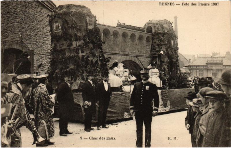 Carte postale ancienne Rennes Fete des Fleurs Char des Eaux à Rennes