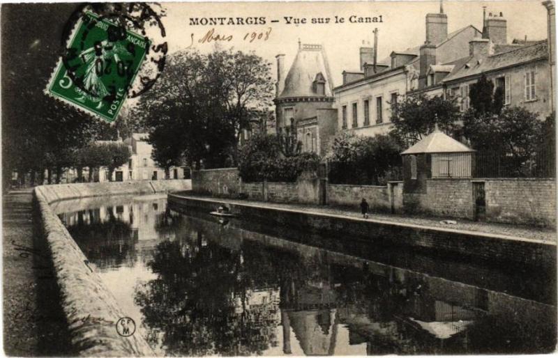 Carte postale ancienne Montargis - Vue sur le Canal à Montargis