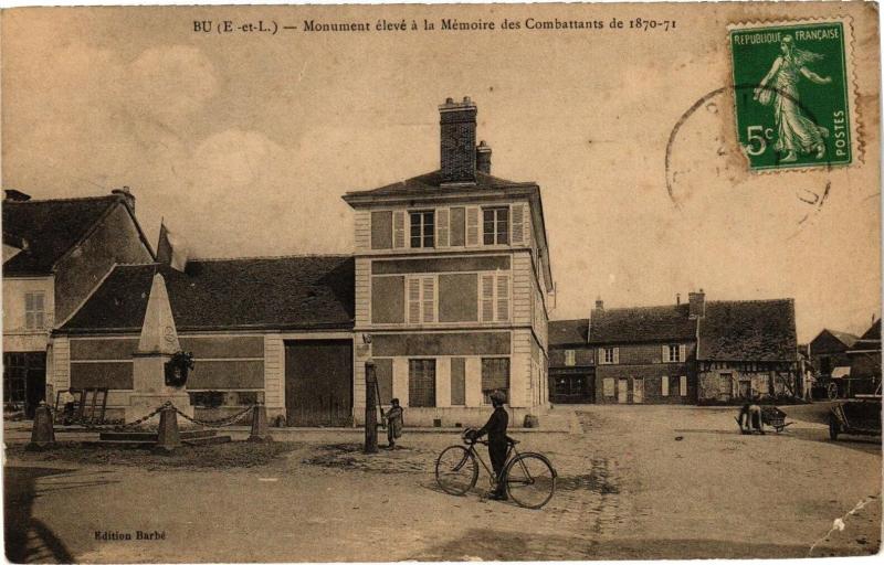 Carte postale ancienne Bu - Monument eleve a la Memoire des Combattants à Bû