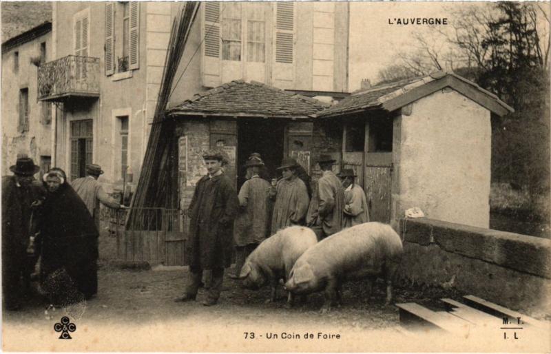 Carte postale ancienne Folklore un coin de Foire