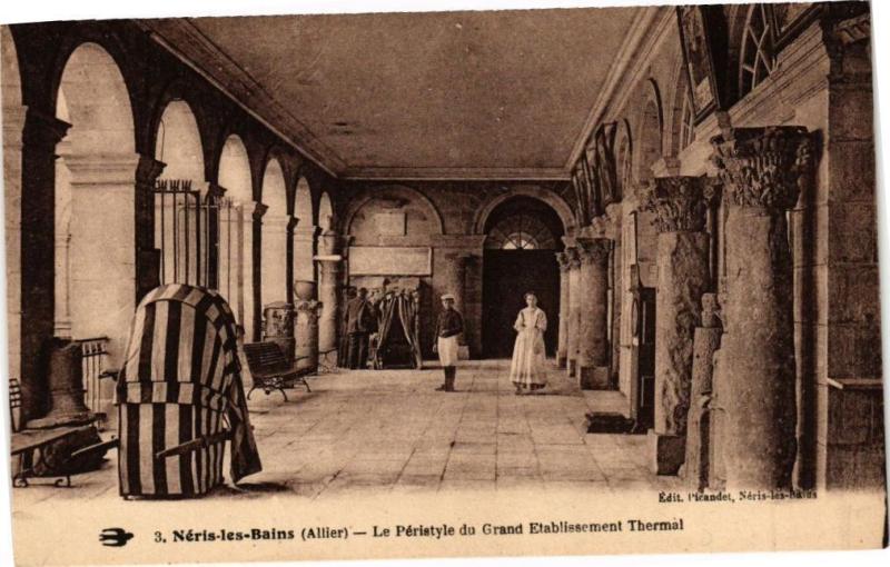 Carte postale ancienne Neris-les-Bains - Le Péristyle du Grand Etablissement Thermal à Néris-les-Bains