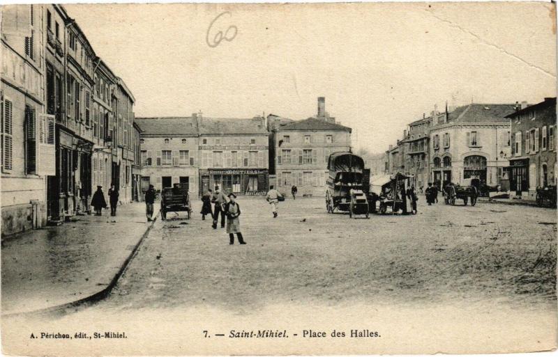Carte postale ancienne Saint Mihiel-Place des Halles à Saint-Mihiel