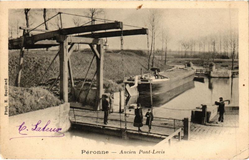 Carte postale ancienne Peronne Ancien Pont-Levis