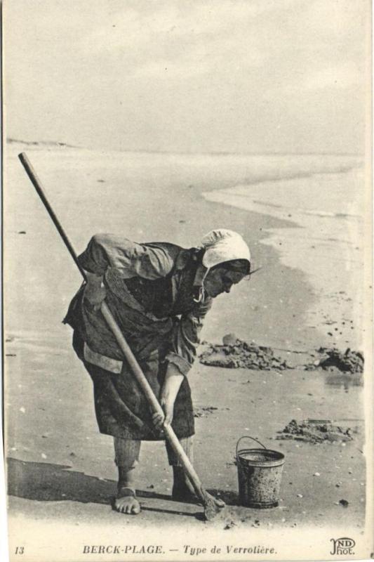 Carte postale ancienne Berck-Plage - Type de Verroliére à Berck