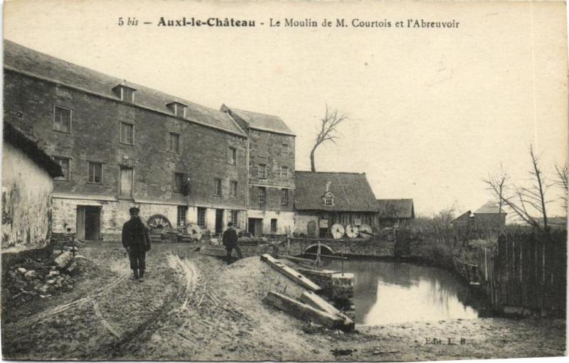 Carte postale ancienne Auxi-le-Chateau - Le Moulin de M. Courtois et l'Abreuvoir à Auxi-le-Château