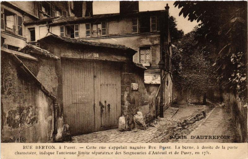 Carte postale ancienne Rue Berton à Paris 16e