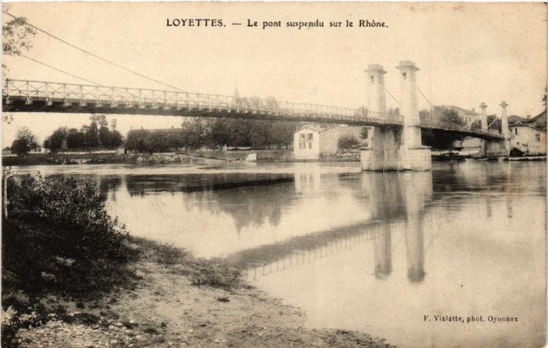 Carte postale ancienne Loyettes Le Pont suspendu sur le Rhone à Loyettes