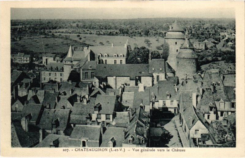 Carte postale ancienne Chateaugiron - Vue générale vers le Chateau à Châteaugiron
