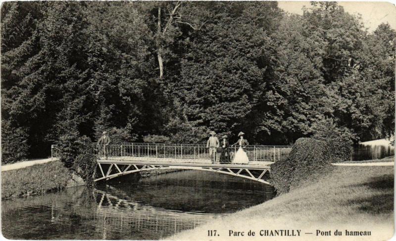 Carte postale ancienne Chantilly- Parc, Pont du Hameau France à Antilly