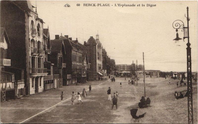 Carte postale ancienne Berck-Plage-L'Esplanade et la Digue à Berck