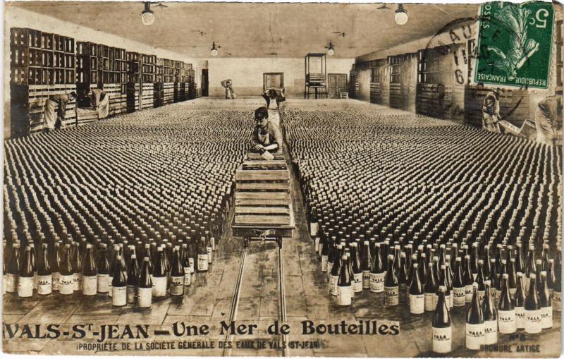Carte postale ancienne Vals Saint-Jean Une Mer de Bouteilles Ariege