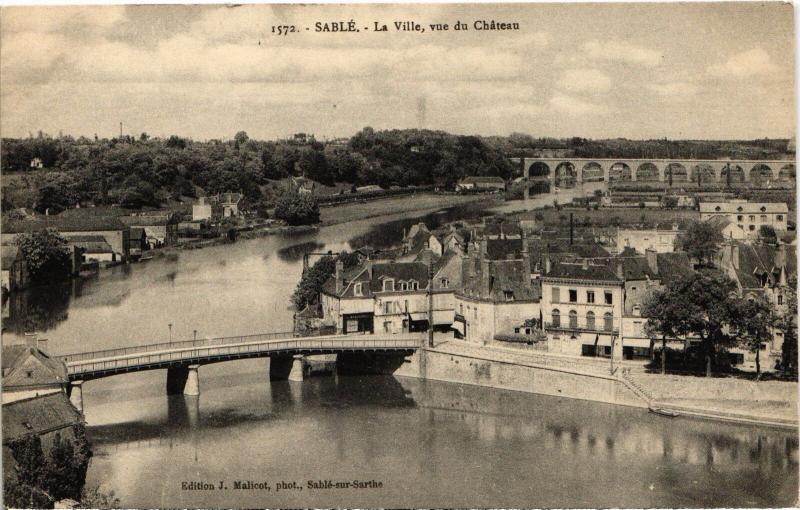 Carte postale ancienne Sablé - La Ville, vue du Chateau