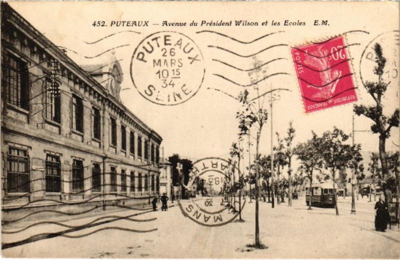 Carte postale ancienne Puteaux Avenue du President Wilson et les Ecoles à Puteaux