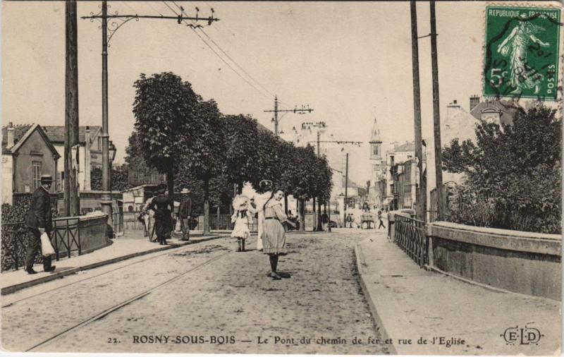 Carte postale ancienne Rosny-sous-Bois - Le Pont du chemin de fer et rue de l'Eglise à Rosny-sous-Bois