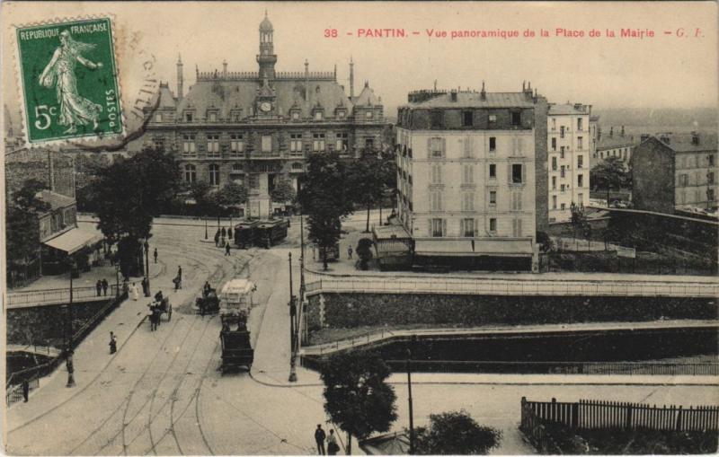 Carte postale ancienne Pantin - Vue panoramique de la Place de la Mairie à Pantin