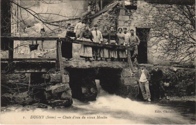 Carte postale ancienne Dugny - Chute d'eau du vieux Moulin à Dugny