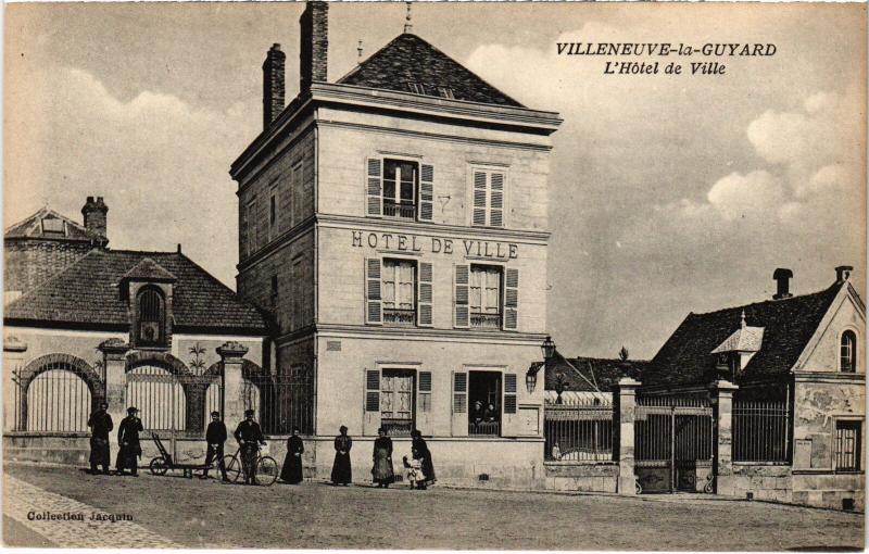 Carte postale ancienne Villeneuve la Guyard L'Hotel de Ville France à Villeneuve