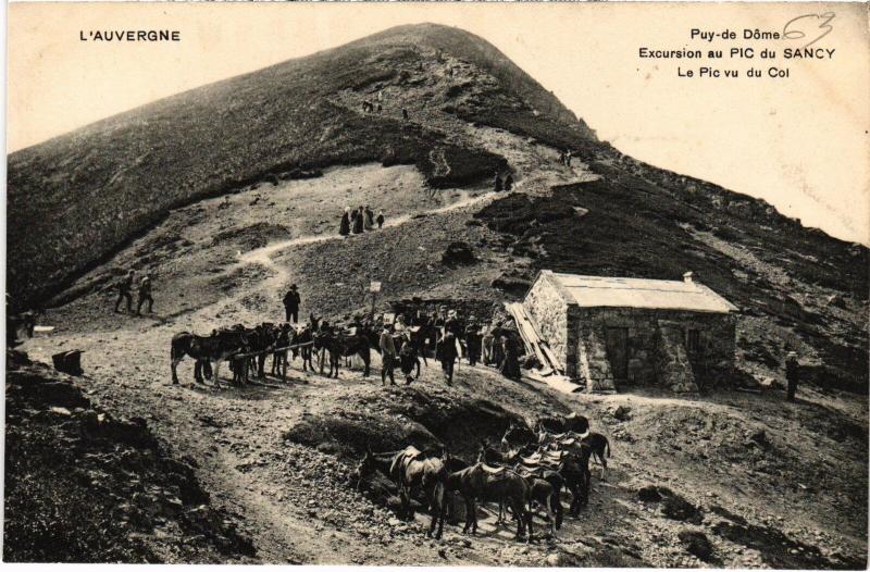 Carte postale ancienne Excursion au Pic du Sancy - Le Pic vu du Col à Chambon-sur-Lac