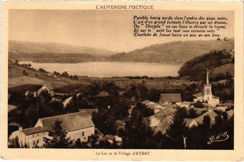 Carte postale ancienne Aydat Le Lac et le Village France à Aydat