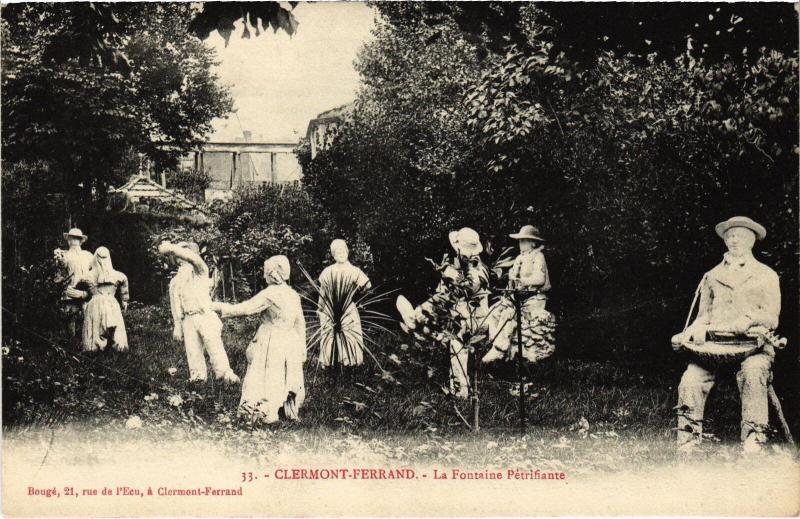 Carte postale ancienne Clermont-Ferrand La Fontaine Petrifiante France à Clermont-Ferrand