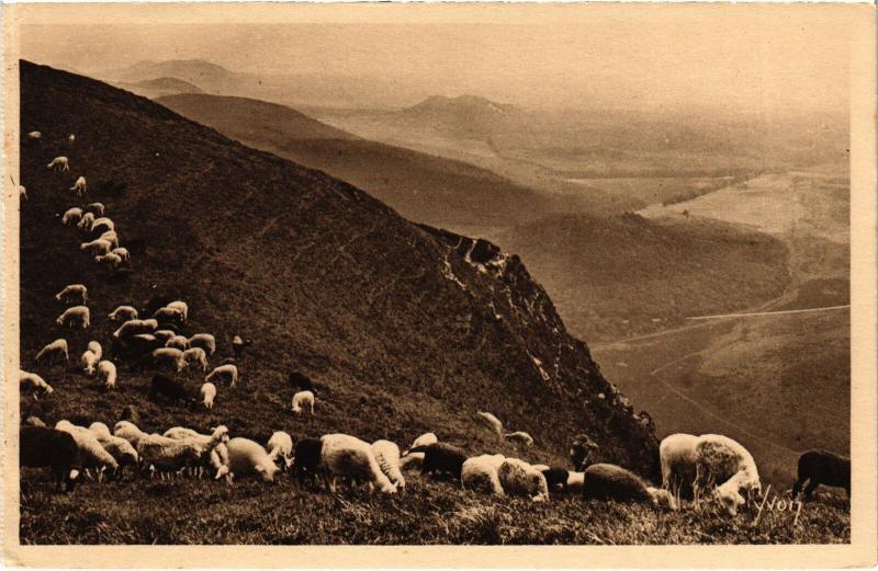 Carte postale ancienne Clermont-Ferrand Les Monts Domes ou Chaine des Puys France à Clermont-Ferrand