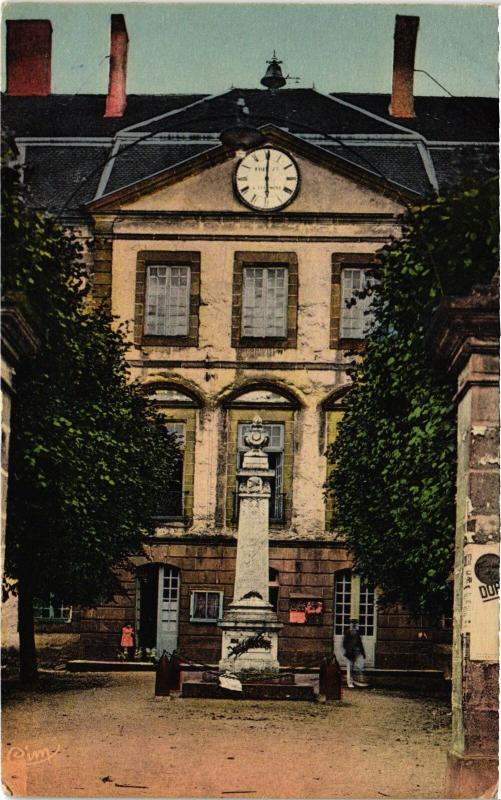 Carte postale ancienne Combronde L'Hotel de Ville et le Monument France à Combronde