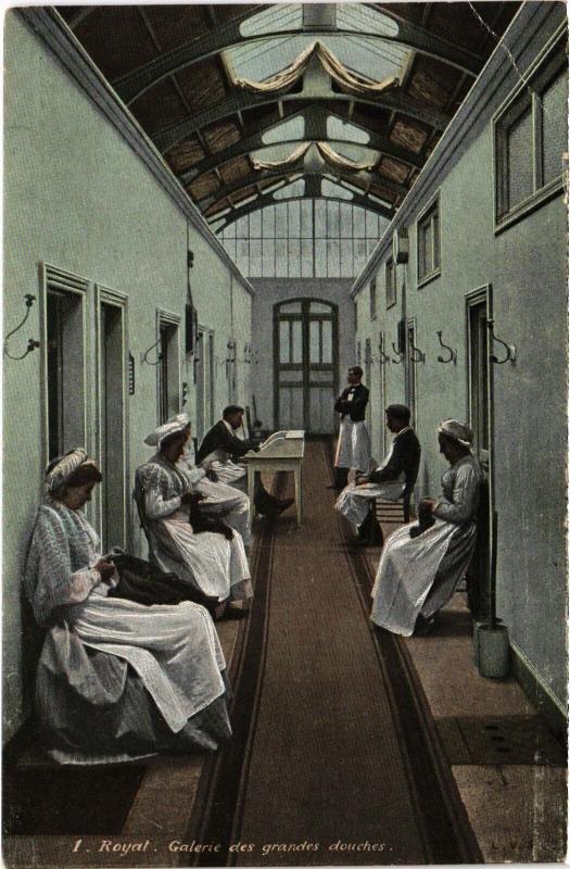 Carte postale ancienne Royat Galerie des grandes douches France à Royat
