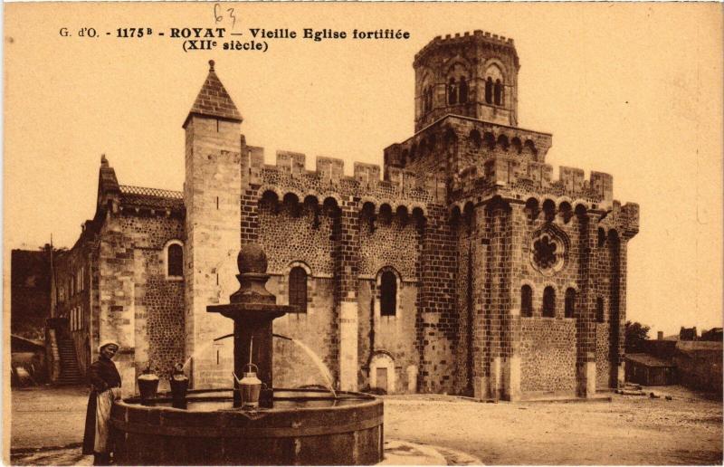 Carte postale ancienne Royat Vieille Eglise fortifiee France à Royat