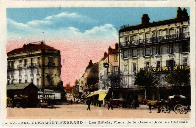 Carte postale ancienne Clermont-Ferrand Les Hotels de la Gare et Avenue Charras France à Clermont-Ferrand