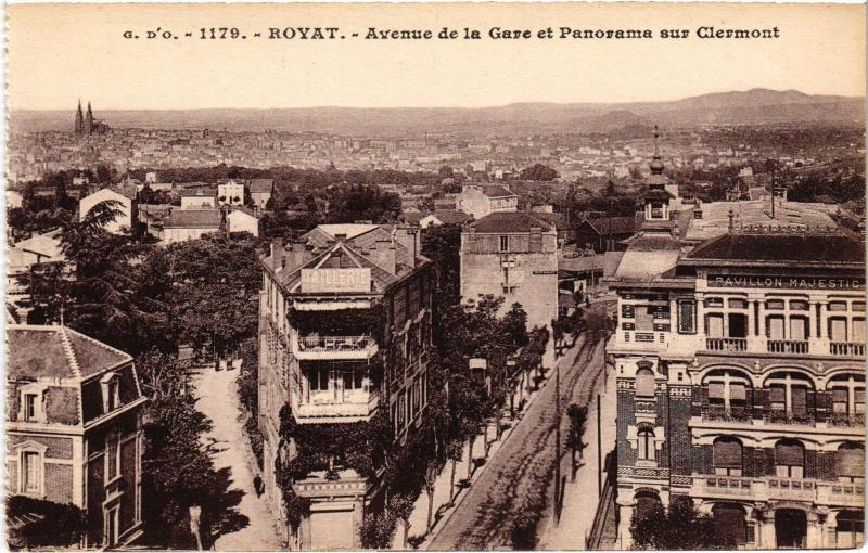 Carte postale ancienne Royat Avenue de la Gare et Panorama sur Clermont France à Royat