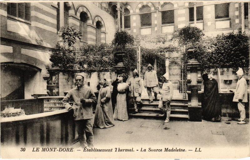 Carte postale ancienne Mont-Dore Etablissement Thermal, La Source Madeleine France à Mont-Dore