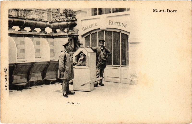 Carte postale ancienne Mont-Dore Porteurs France à Mont-Dore
