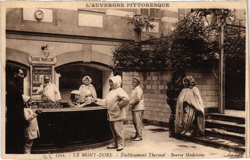 Carte postale ancienne Mont-Dore Etablissement Thermal, Source Madeleine France à Mont-Dore