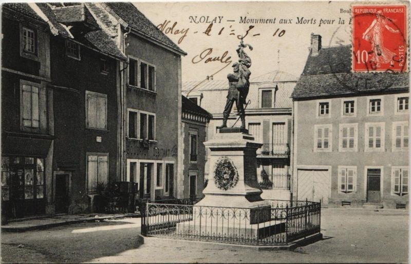 Carte postale ancienne Nolay - Monument aux Morts à Nolay