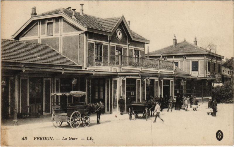 Carte postale ancienne Verdun - La gare à Verdun
