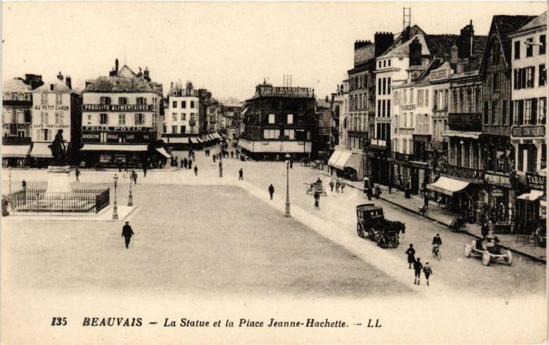 Carte postale ancienne Beauvais La Statue et la Place Jeanne-Hachette France à Beauvais
