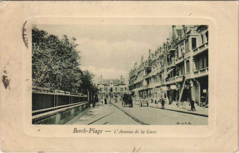 Carte postale ancienne Berck Plage-L'Avenue de la Gare à Berck