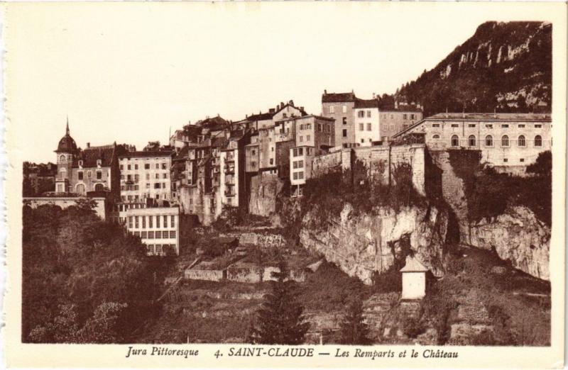 Carte postale ancienne Saint Claude- Les Remparts et le Chateau France à Saint-Claude