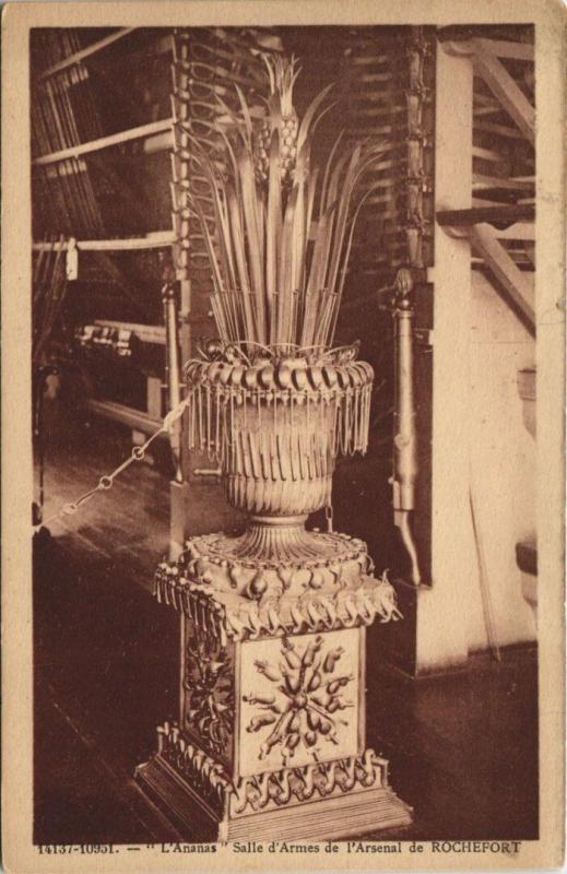 Carte postale ancienne L'Ananas-Salle d'Armes de l'Arsenal de Rochefort à Rochefort